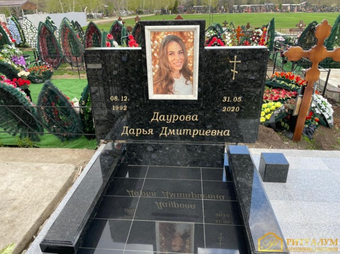Элитный памятник девушке