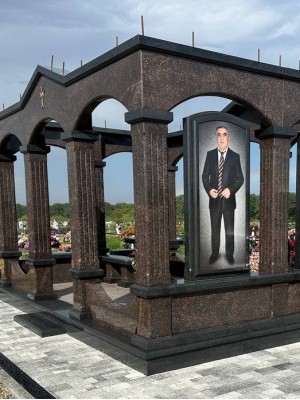 Элитный памятник "Эксклюзивный Пантион "